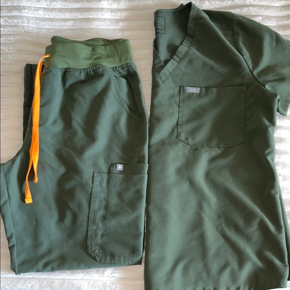 FIGS Moss L Set